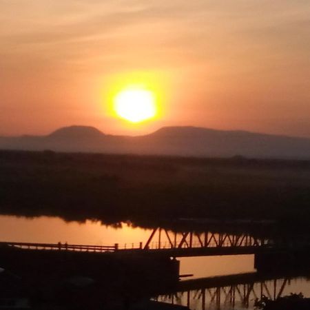 Tembo Safari Lodge Katunguru Eksteriør bilde