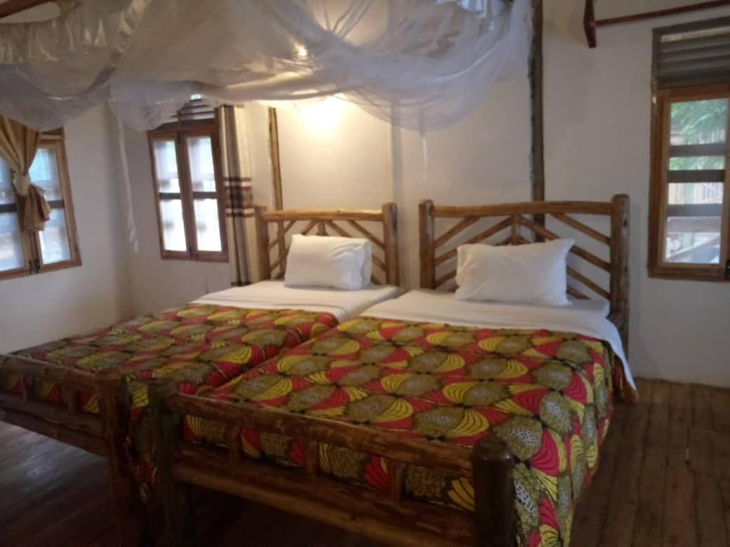 Tembo Safari Lodge Katunguru Eksteriør bilde