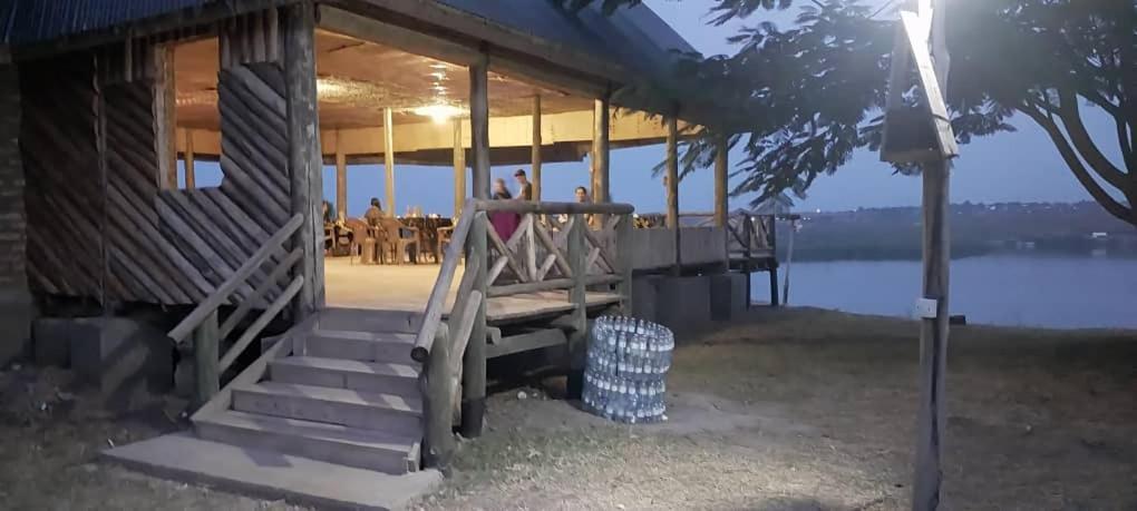 Tembo Safari Lodge Katunguru Eksteriør bilde