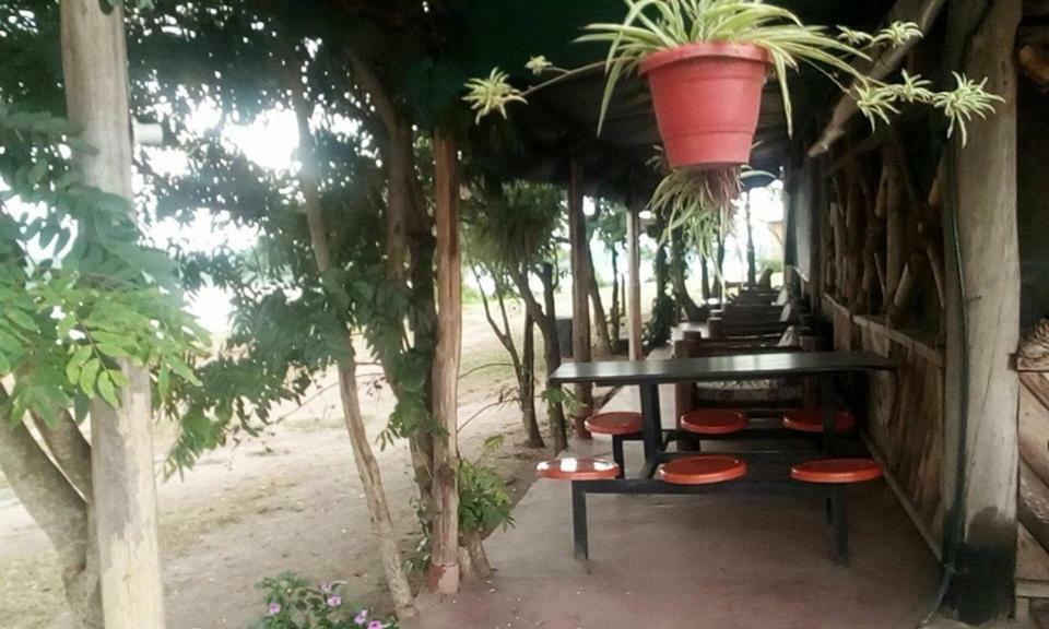 Tembo Safari Lodge Katunguru Eksteriør bilde